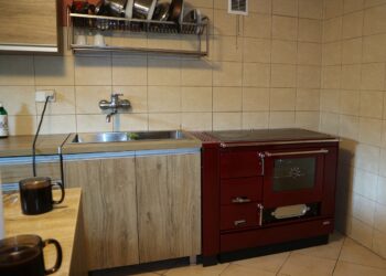 302 – montaż kuchni 9100 bordo prawa + panel wentylacyjny w miejscowości Grybów